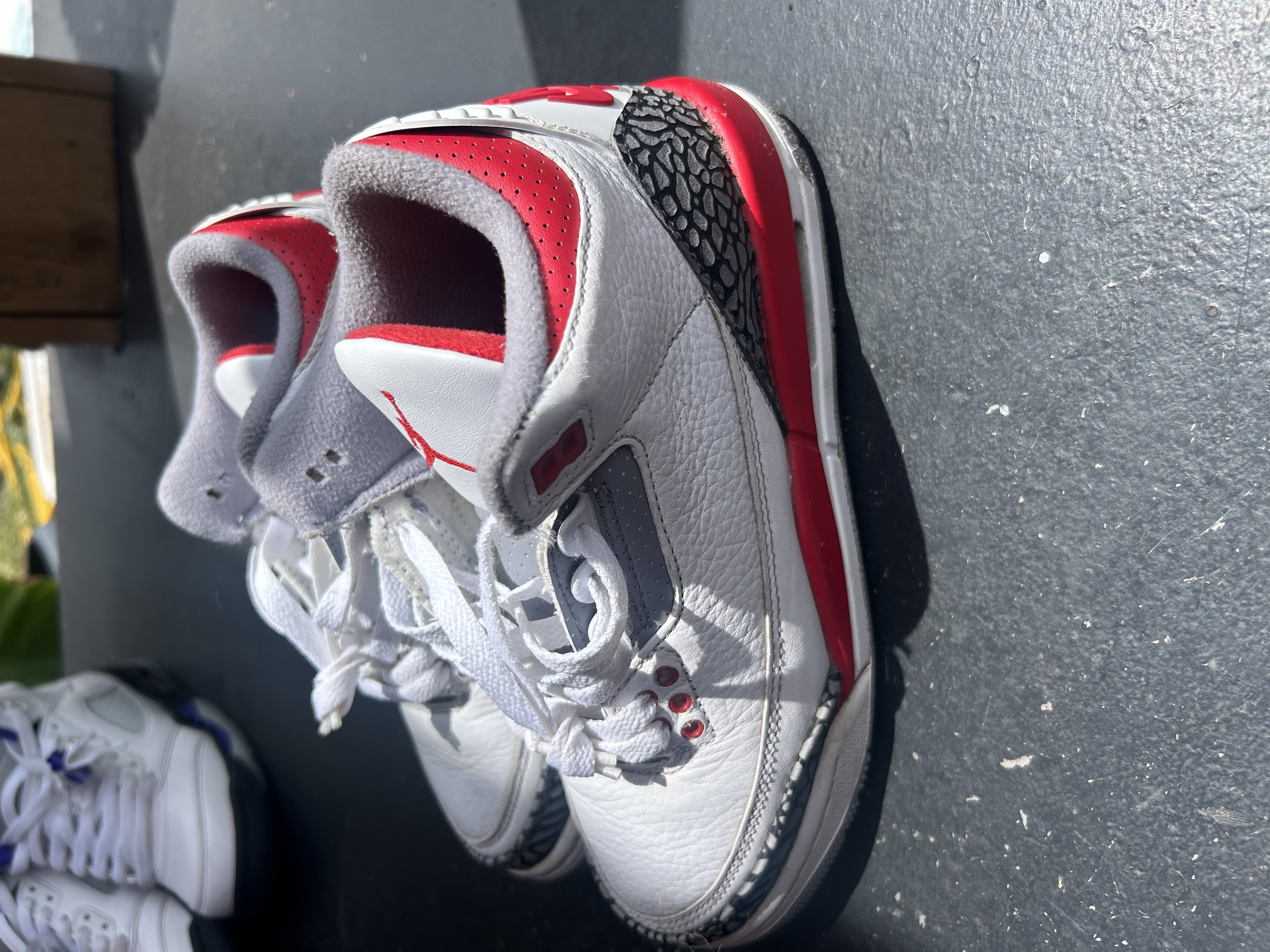 Youth Jordan Red Size 4